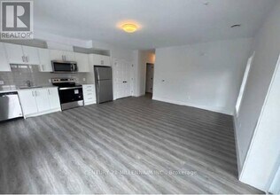 1000 Lackner Blvd in Kitchener, ON - Building Photo - Building Photo