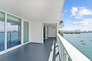 910 West Ave-Unit -1528 in Miami Beach, FL - Foto de edificio - Building Photo