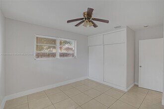1251 NE 150th St in Miami, FL - Foto de edificio - Building Photo