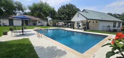 Camino Creek in San Antonio, TX - Foto de edificio - Building Photo