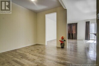 176 Beaveridge Ave in Oakville, ON - Building Photo - Building Photo