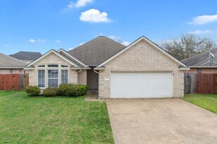 AVAILABLE AUGUST 2026 - Charming 3 bed/ 2 in Bryan, TX - Building Photo