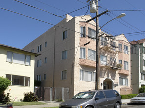 Lakeview Court Apartments in Oakland, CA - Building Photo - Building Photo