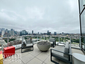 738 N Morgan St, Unit B4 in Chicago, IL - Foto de edificio - Building Photo