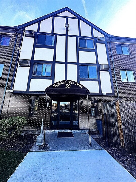 59 Highland Glen Dr in Randolph, MA - Building Photo