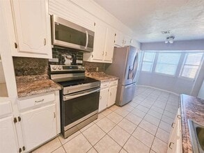 2513 NW Robinhood Dr in Lawton, OK - Foto de edificio - Building Photo