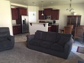 8943 Heights Dr in Sandy, UT - Building Photo - Building Photo