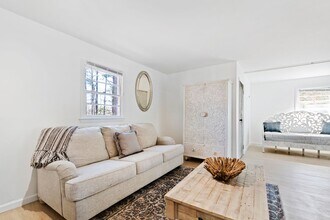 3716 Old Weaver Trail in Creedmoor, NC - Foto de edificio - Building Photo