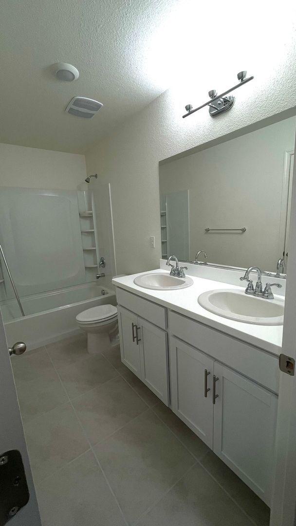 360 Shafer Ave in Merced, CA - Building Photo - Building Photo