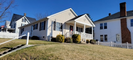 438 W Market St in Harrisonburg, VA - Building Photo - Building Photo