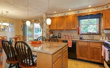 6 Fairfax St in Burlington, MA - Foto de edificio - Building Photo