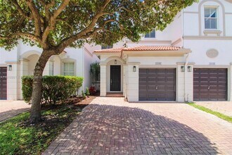 8144 NW 107th Path in Miami, FL - Building Photo - Building Photo