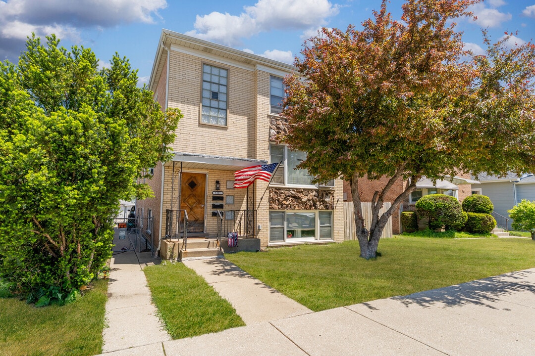 5311 N Northwest Hwy in Chicago, IL - Building Photo