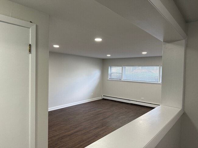 9533 Schiller Blvd in Franklin Park, IL - Building Photo - Building Photo