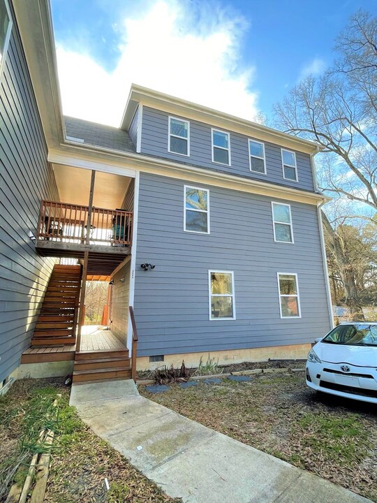 304 Pleasant Dr in Carrboro, NC - Building Photo