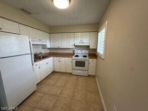 3325 Arpt Rd S, Unit T7 in Naples, FL - Building Photo - Building Photo