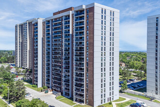 Shaw Towers in Brampton, ON - Building Photo - Building Photo