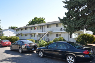 Willow Terrace Apartments in Portland, OR - Building Photo - Building Photo