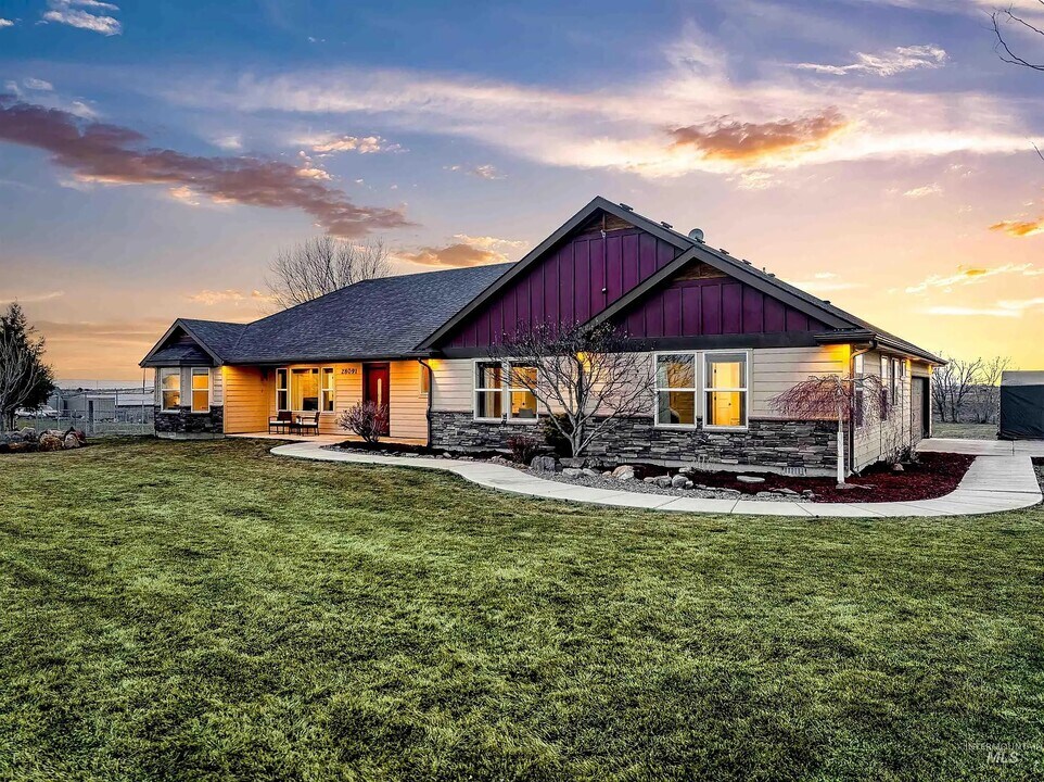 28091 Harvey Rd in Caldwell, ID - Building Photo