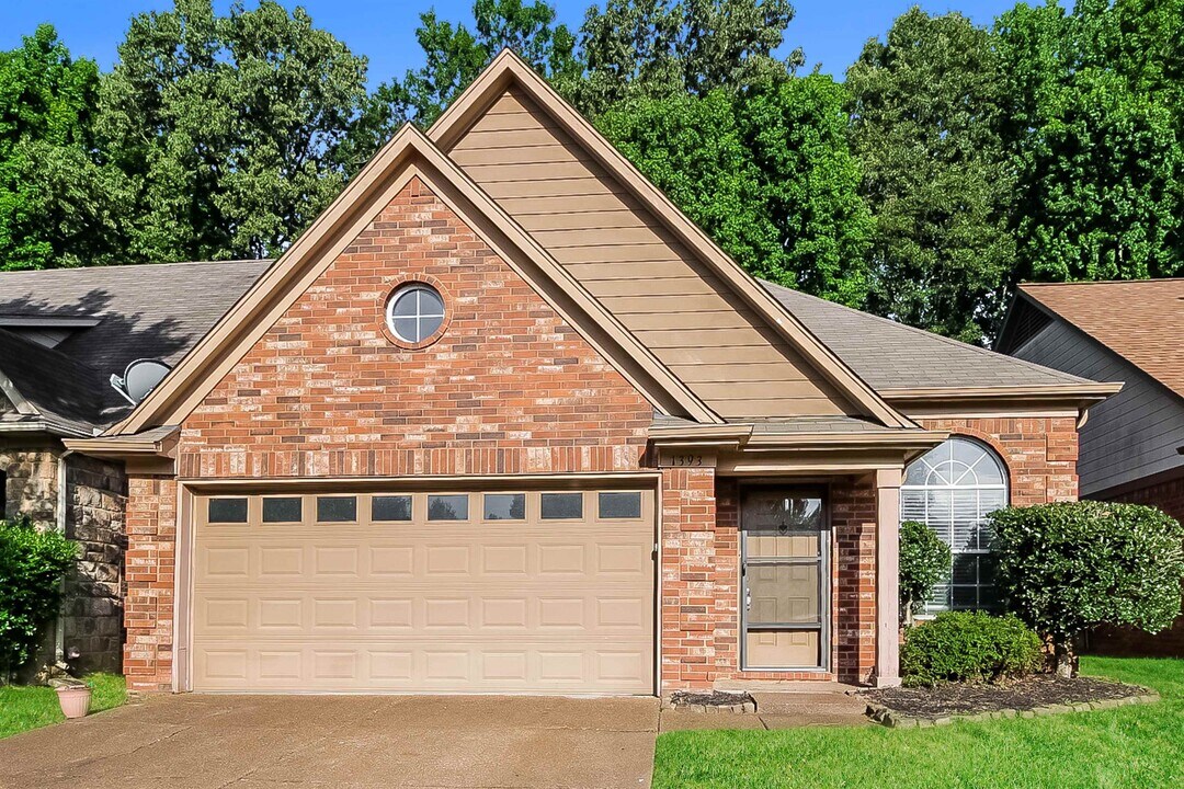 1393 Marhill Cove in Memphis, TN - Building Photo