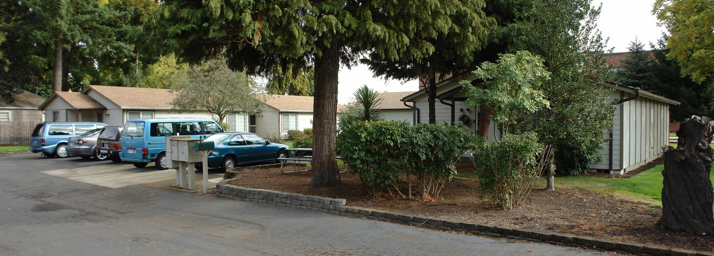 Highland Manor Annex in Salem, OR - Foto de edificio