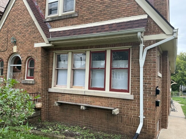 property at 3711 E Plankinton Ave