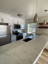 1404 W Boston St in Seattle, WA - Building Photo - Building Photo