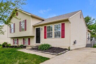 2524 Bridlewood Ct in Obetz, OH - Building Photo - Building Photo