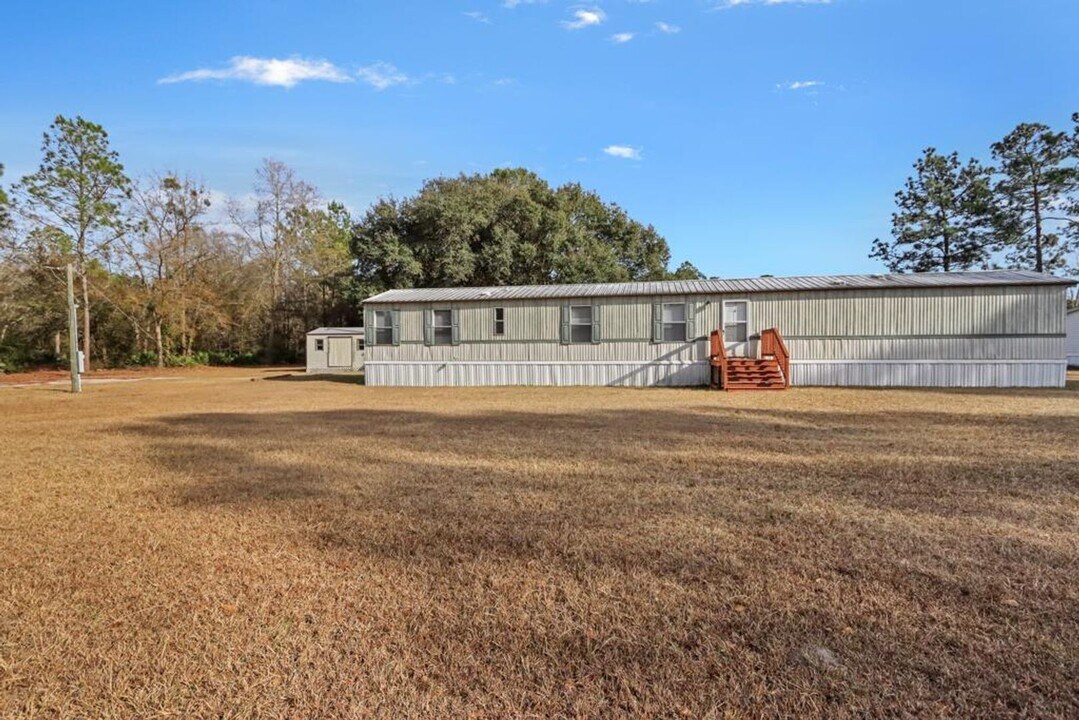 317 Baby Ln in Jesup, GA - Building Photo