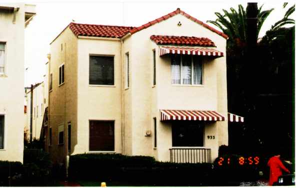 933 Ocean Ave in Santa Monica, CA - Building Photo