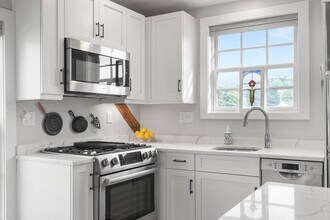 46 Granite St in Rockport, MA - Building Photo - Building Photo