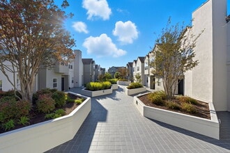 Stevens Creek Villas in Santa Clara, CA - Foto de edificio - Building Photo