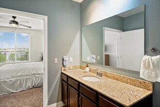 Waterside at River Park Apartments in Louisville, KY - Foto de edificio - Building Photo