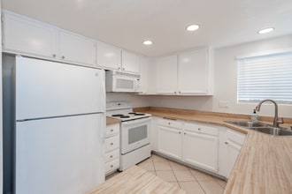 2882 Sanford Ln in Carlsbad, CA - Building Photo - Building Photo