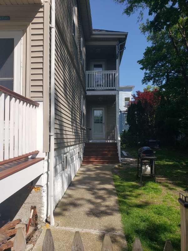 11 Trenton St-Unit -1 in Bellingham, MA - Building Photo - Building Photo