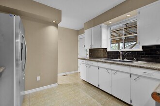 18338 74 Av in Surrey, BC - Building Photo - Building Photo