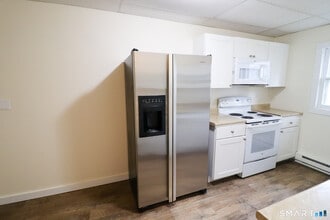 374 Main St in East Lyme, CT - Building Photo - Building Photo