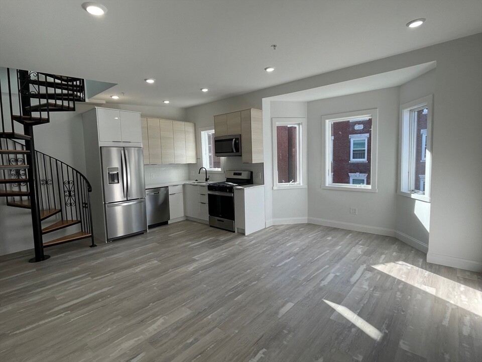 89 Orleans St, Unit 3 in Boston, MA - Building Photo