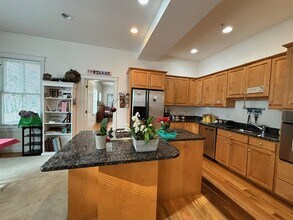 29 Inman St, Unit 1 in Cambridge, MA - Foto de edificio - Building Photo