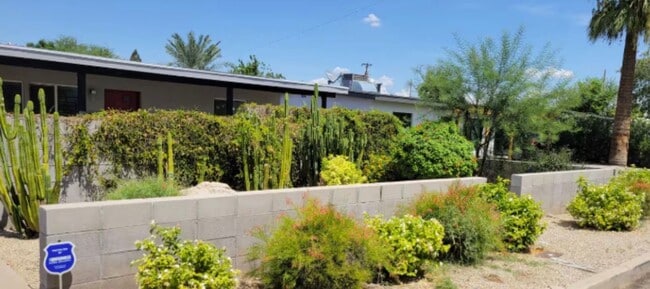 property at 1510 E Whitton Ave