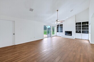 20031 Sunny Shores Dr in Humble, TX - Foto de edificio - Building Photo