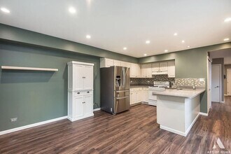 521 Milton Dr in Naperville, IL - Building Photo - Building Photo