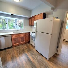 49 S Michigan Ave, Unit B in Kenilworth, NJ - Foto de edificio - Building Photo