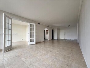 2101 Atlantic Shores Blvd in Hallandale Beach, FL - Building Photo - Building Photo