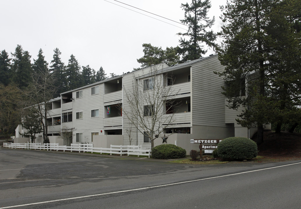 Metzger Park Apartments in Portland, OR - Building Photo