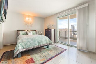 322 Karen Ave in Las Vegas, NV - Building Photo - Building Photo