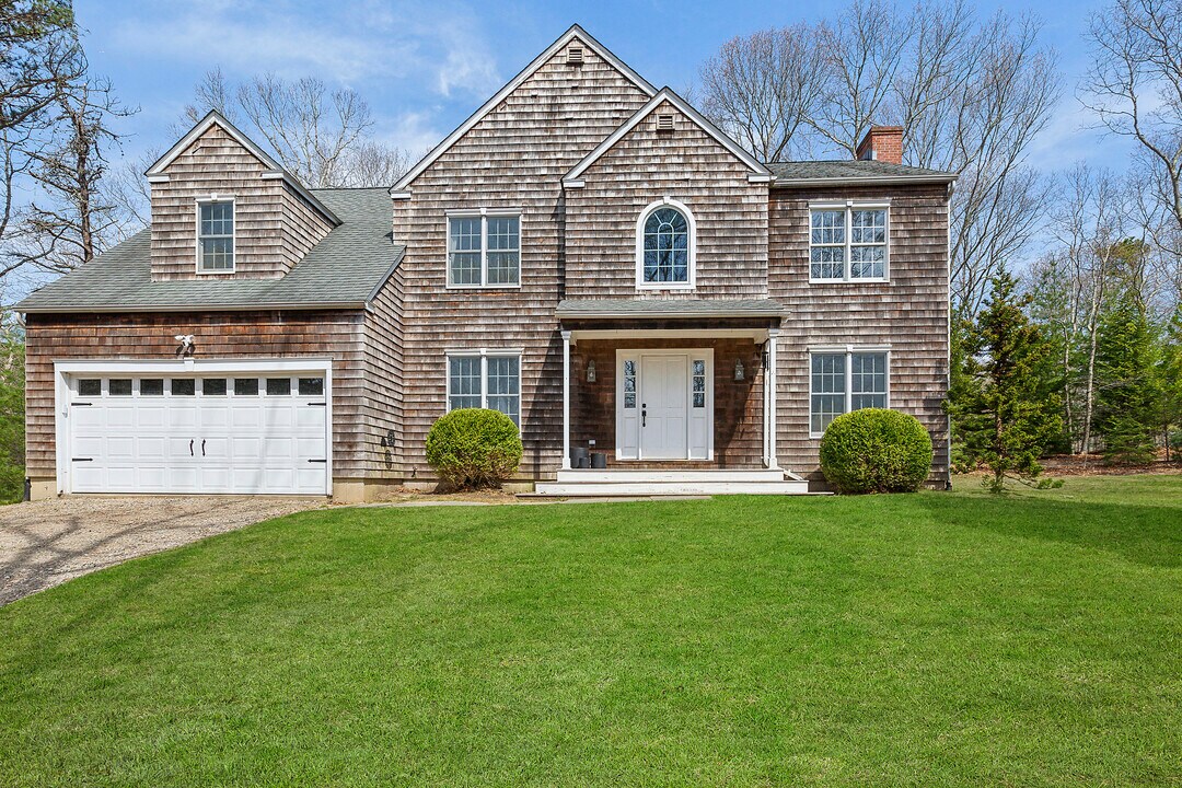 3 Mulford Ave in East Hampton, NY - Building Photo
