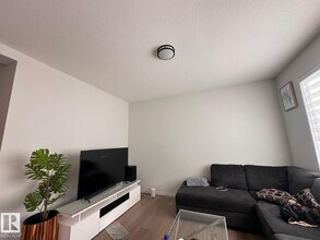 3511 Checknita Point SW in Edmonton, AB - Building Photo - Building Photo