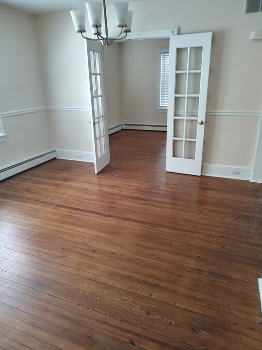 107 Colonial Ave in Haddonfield, NJ - Building Photo