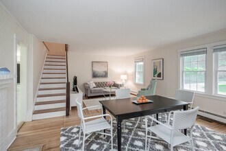 40 Meadow Way in East Hampton, NY - Building Photo - Building Photo